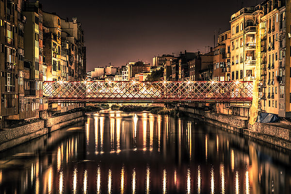 Girona Tapas and Wine Tour by night