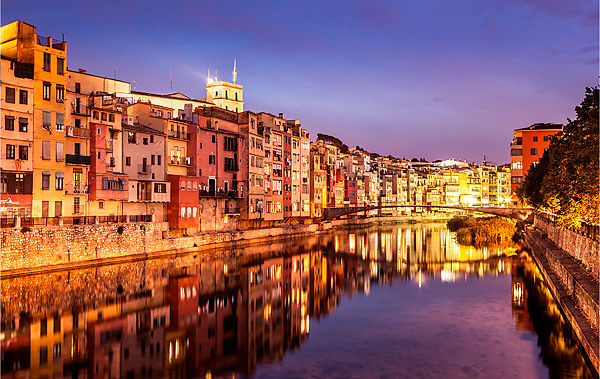 Girona Tapas and Wine Tour by night